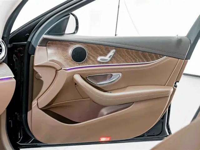 Mercedes-Benz E-Class — Фото автомобиля 13