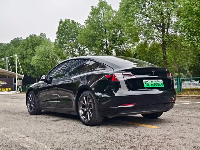 Tesla Model 3 — Фото автомобиля 9