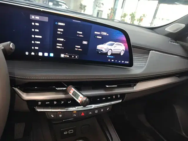 Cadillac XT4 — Фото автомобиля 12
