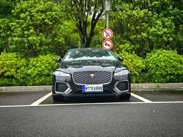 Jaguar XFL — Фото автомобиля 2