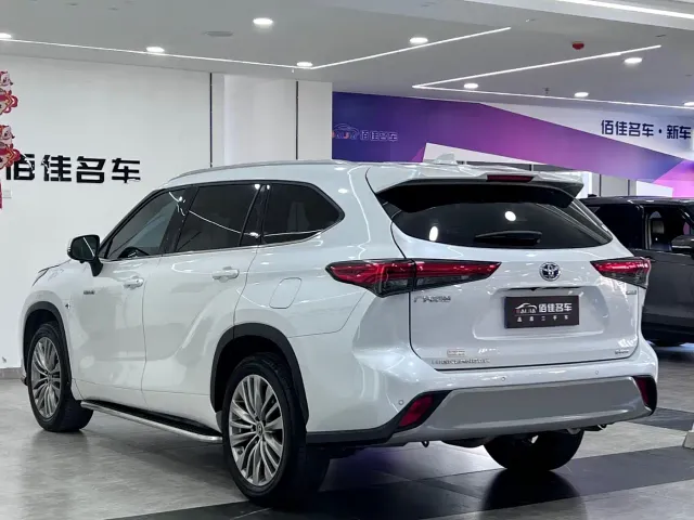 Toyota Highlander — Фото автомобиля 7