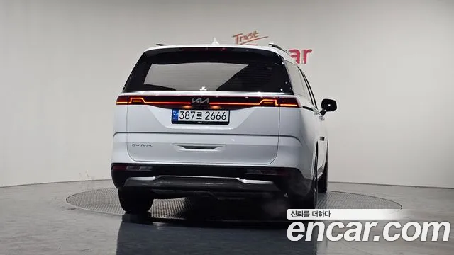 Kia Canival Carnival 4 поколение Бензин 7 мест Signature — Фото автомобиля 4