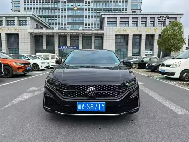 Volkswagen Passat — Фото автомобиля 2