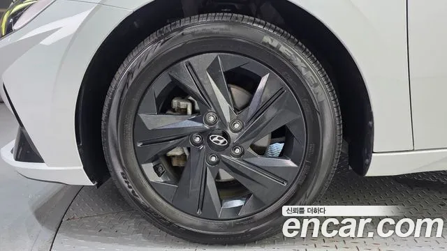 Hyundai Avante CN7 — Фото автомобиля 5