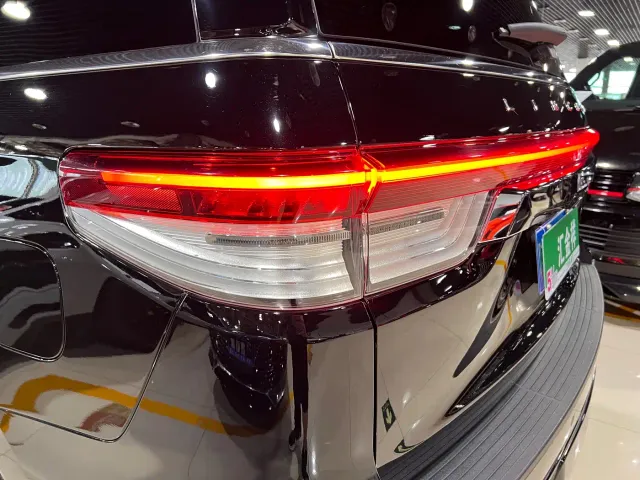 Lincoln Navigator — Фото автомобиля 21