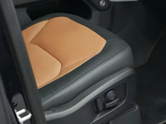 Land Rover Defender — Фото автомобиля 10