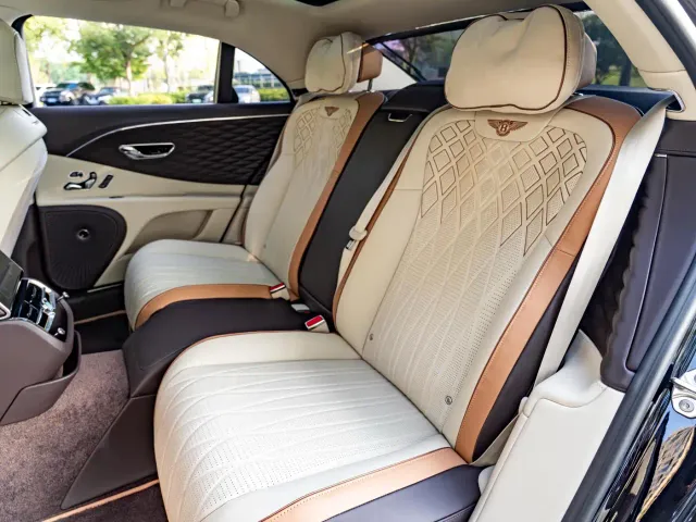 Bentley Flying Spur — Фото автомобиля 10