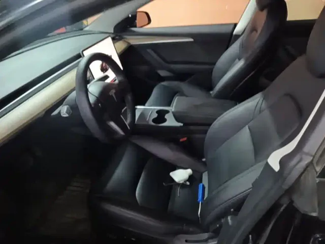 Tesla Model 3 — Фото автомобиля 14
