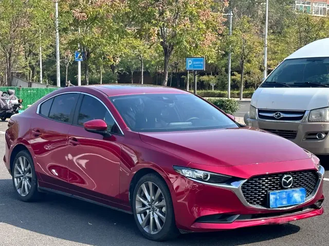Mazda Axela — Фото автомобиля 3