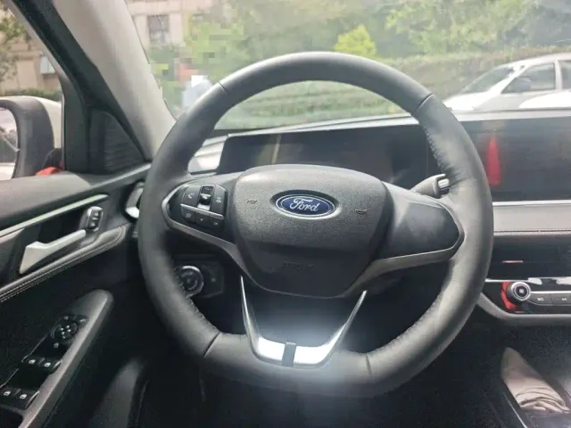 Ford Escort — Фото автомобиля 2