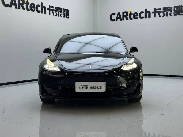 Tesla Model 3 — Фото автомобиля 2