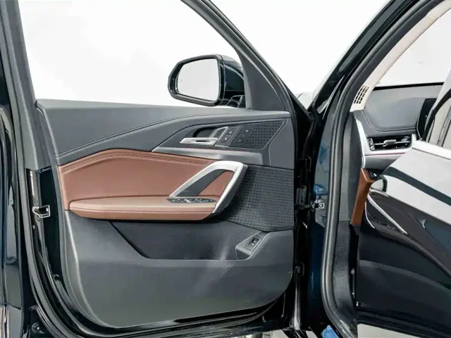 BMW iX1 — Фото автомобиля 14