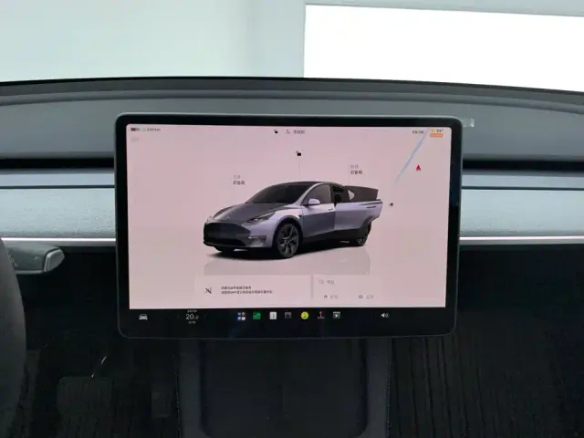 Tesla Model Y — Фото автомобиля 13