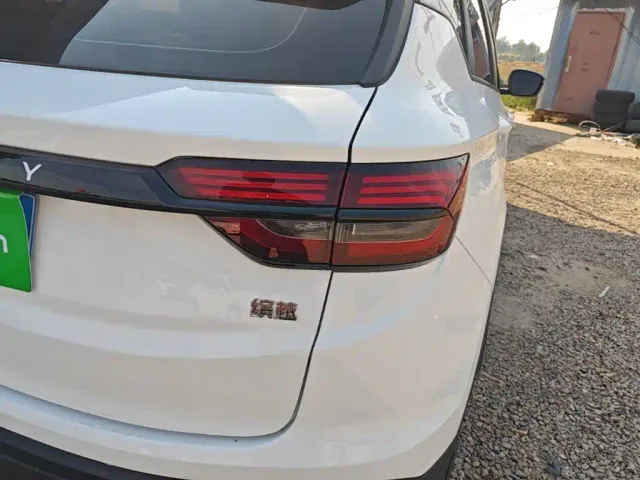 Geely Binyue — Фото автомобиля 7
