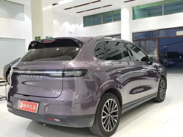 Leapmotor B10 — Фото автомобиля 9