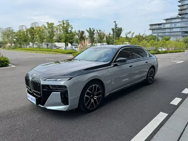 BMW i7 — Фото автомобиля 7