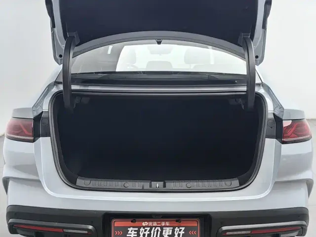 BYD Qin L — Фото автомобиля 16
