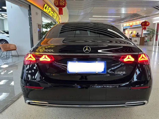 Mercedes-Benz E-Class — Фото автомобиля 8