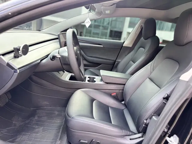 Tesla Model 3 — Фото автомобиля 4