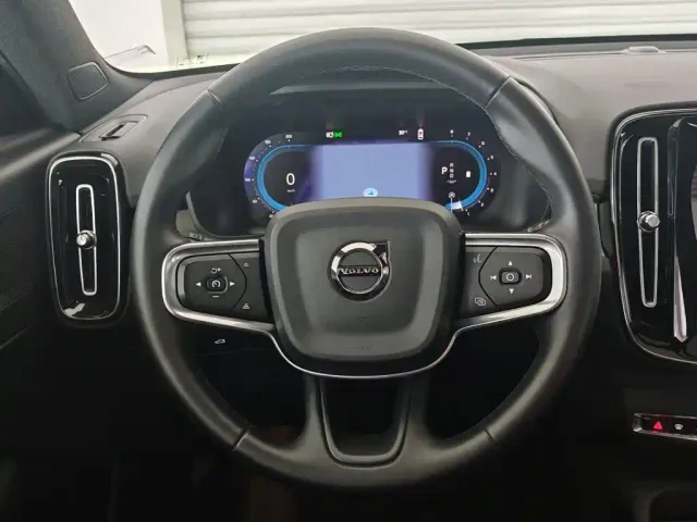 Volvo XC40 — Фото автомобиля 17