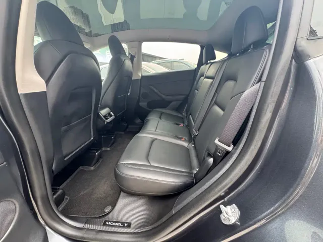 Tesla Model Y — Фото автомобиля 6