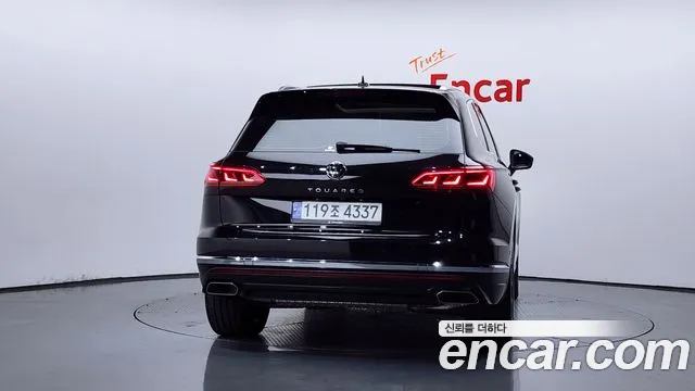 Volkswagen Touareg 3rd Gen — Фото автомобиля 4