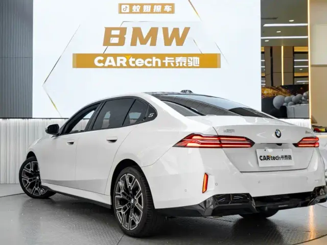 BMW BMW 5 Series 2025 530Li Premium M Sport Package — Фото автомобиля 6