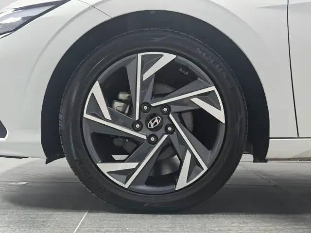 Hyundai Elantra — Фото автомобиля 19