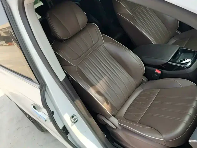 Roewe iMAX8 — Фото автомобиля 24