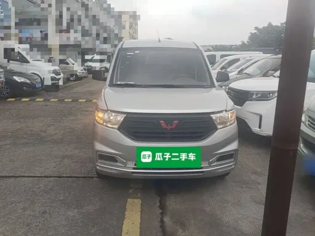 Wuling Hongguang V — Фото автомобиля 2