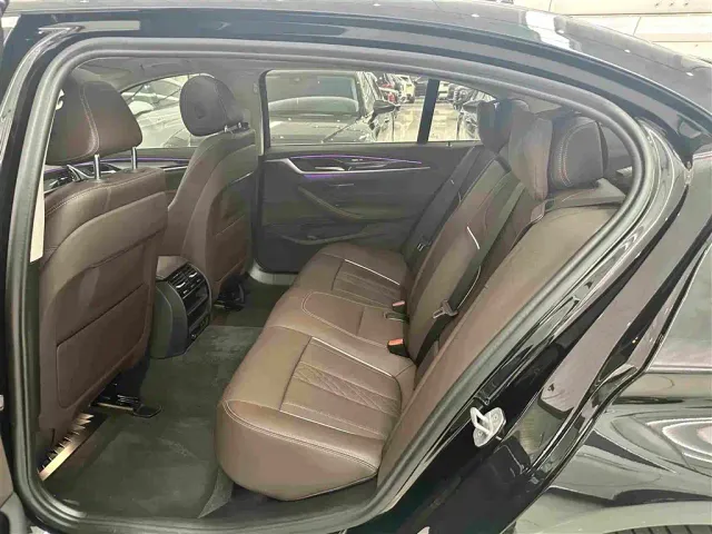 BMW 5 Series — Фото автомобиля 13