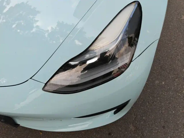 Tesla Model 3 — Фото автомобиля 23