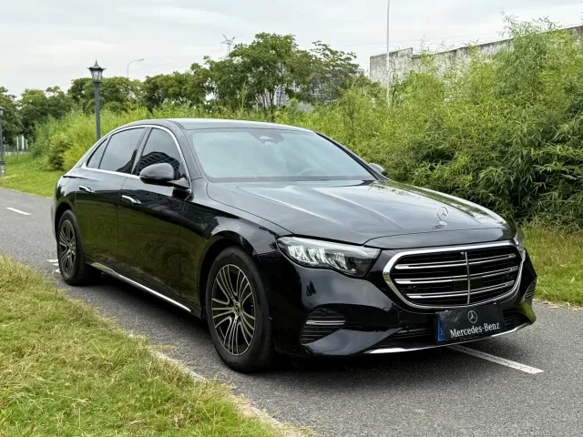 Mercedes-Benz E-Class — Фото автомобиля 3