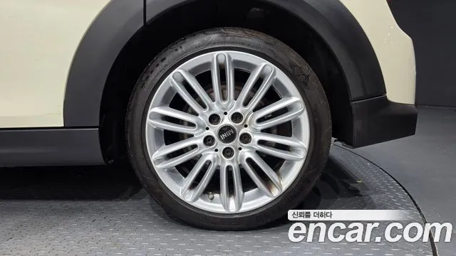 Mini Cooper Cooper 5 дверей Classic Plus — Фото автомобиля 16