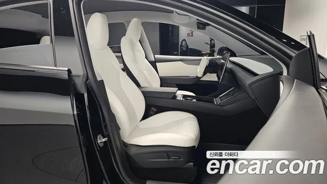 Tesla Model Y — Фото автомобиля 16