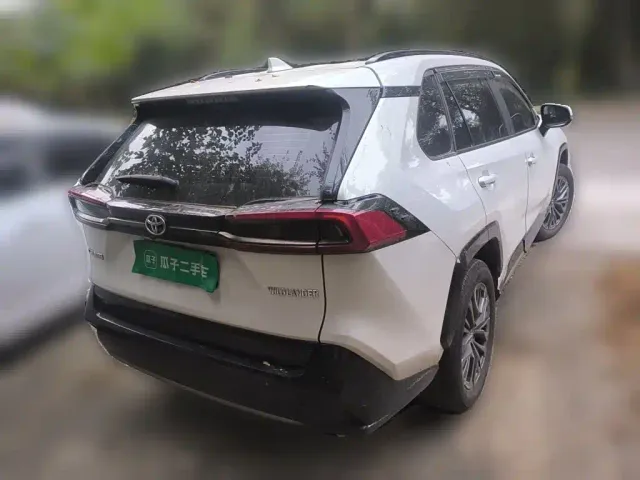 Toyota Wildlander — Фото автомобиля 4