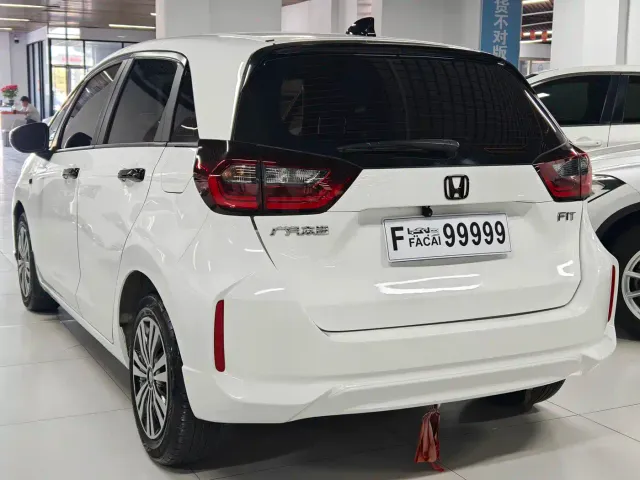Honda Fit — Фото автомобиля 4