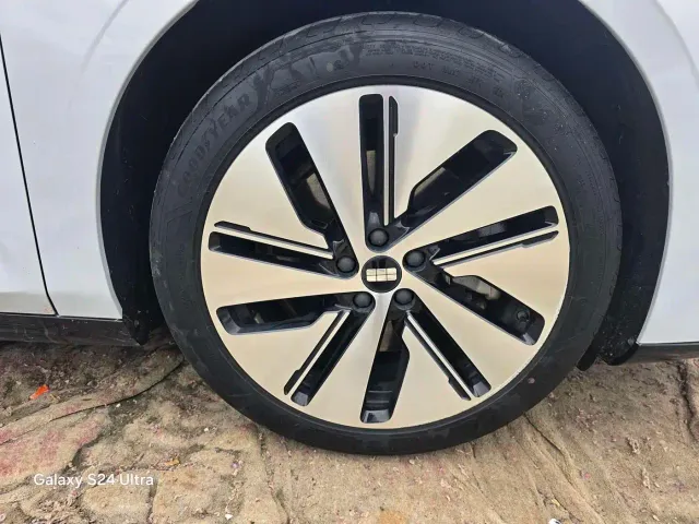 Geely Galaxy E8 — Фото автомобиля 12