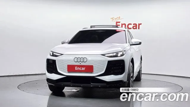 Audi Q6 e-tron — Фото автомобиля 3