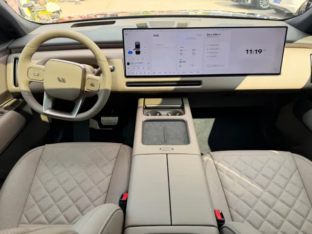 Li Auto L8 — Фото автомобиля 9