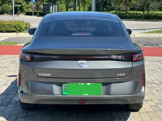 Changan Qiyuan A05 — Фото автомобиля 8