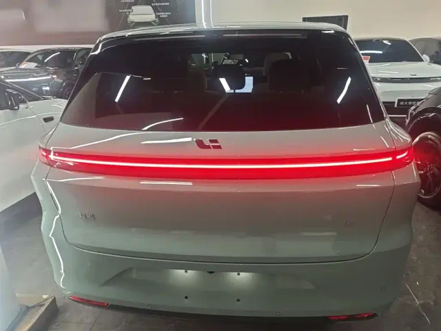 Li Auto L6 — Фото автомобиля 5