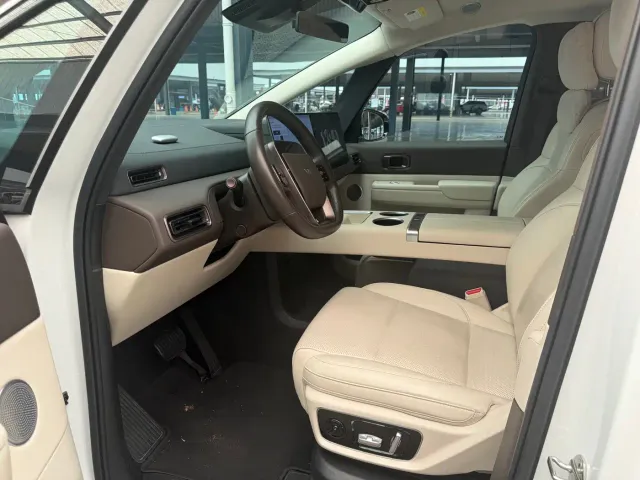 Li Auto MEGA — Фото автомобиля 6