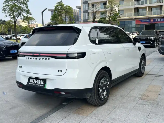 Leapmotor B10 — Фото автомобиля 9