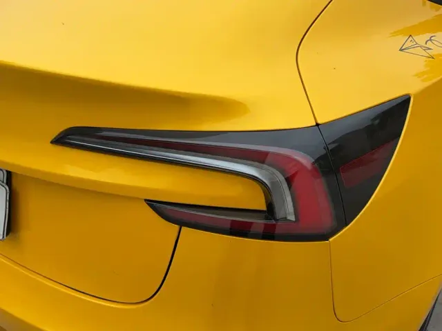 Tesla Model 3 — Фото автомобиля 20