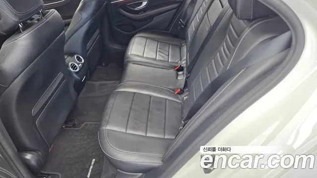 Mercedes-Benz E-Class — Фото автомобиля 7