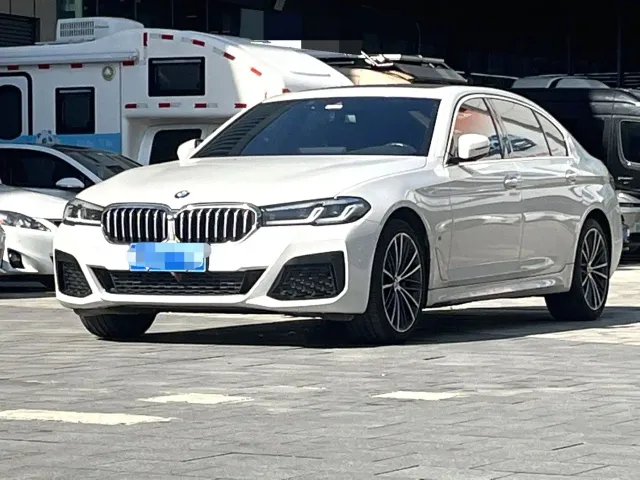 Фотография автомобиля — BMW 5 Series