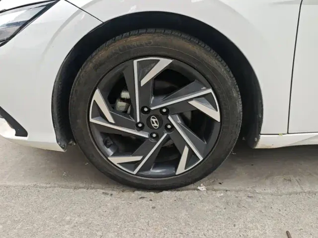 Hyundai Elantra — Фото автомобиля 22