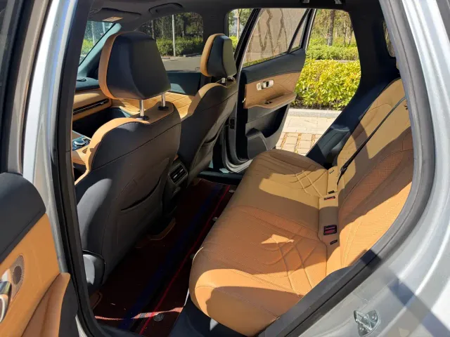 Geely Galaxy Starship 7 EM-i — Фото автомобиля 9