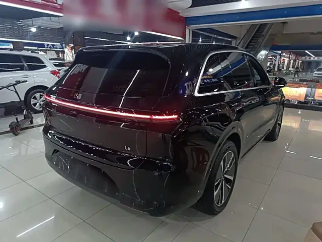 Li Auto L6 — Фото автомобиля 6